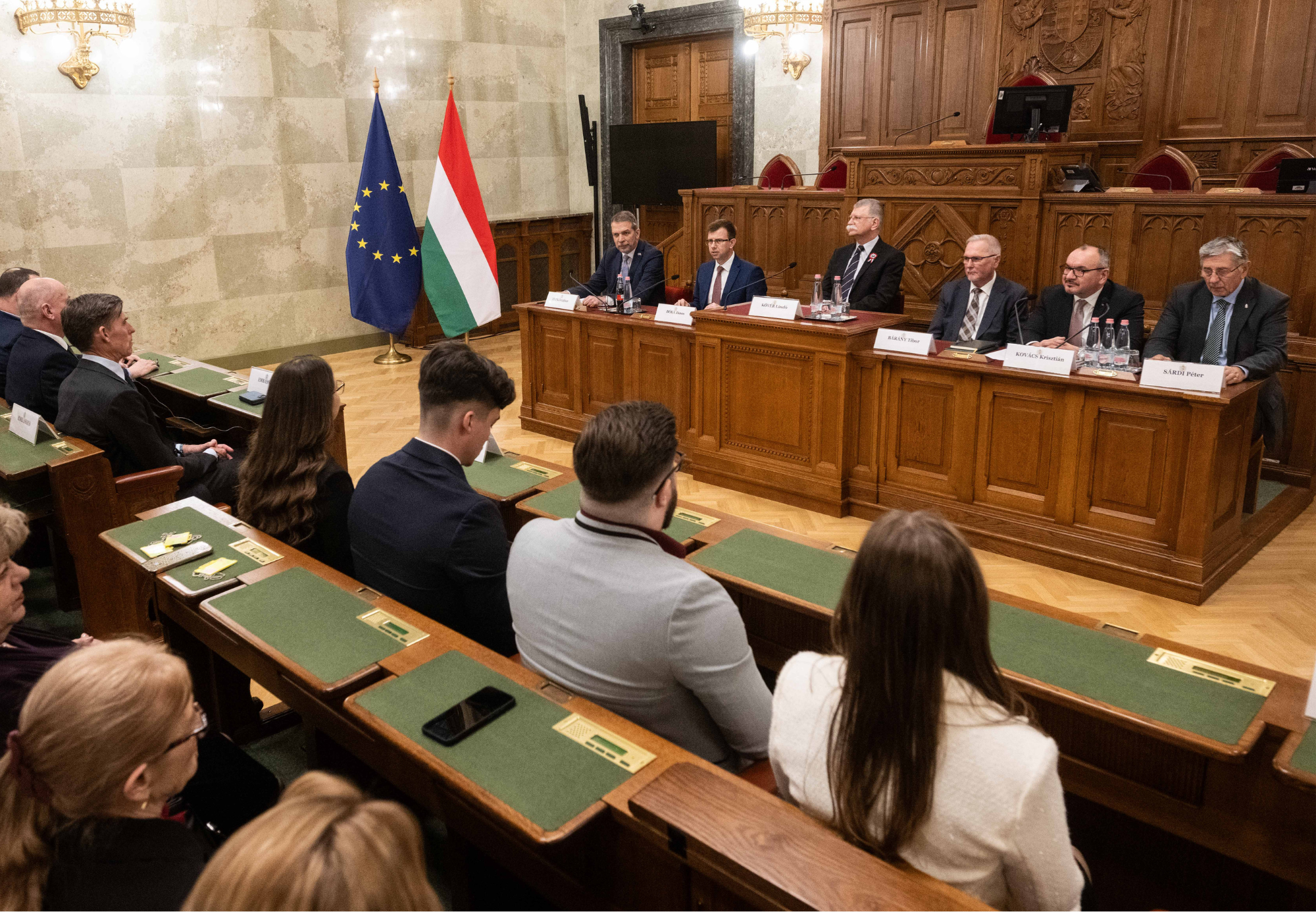 A képen a Magyarország és a közép-európai térség az Európai Unióban, az Európai Unió a világban című országos pályázat díjátadója látható.