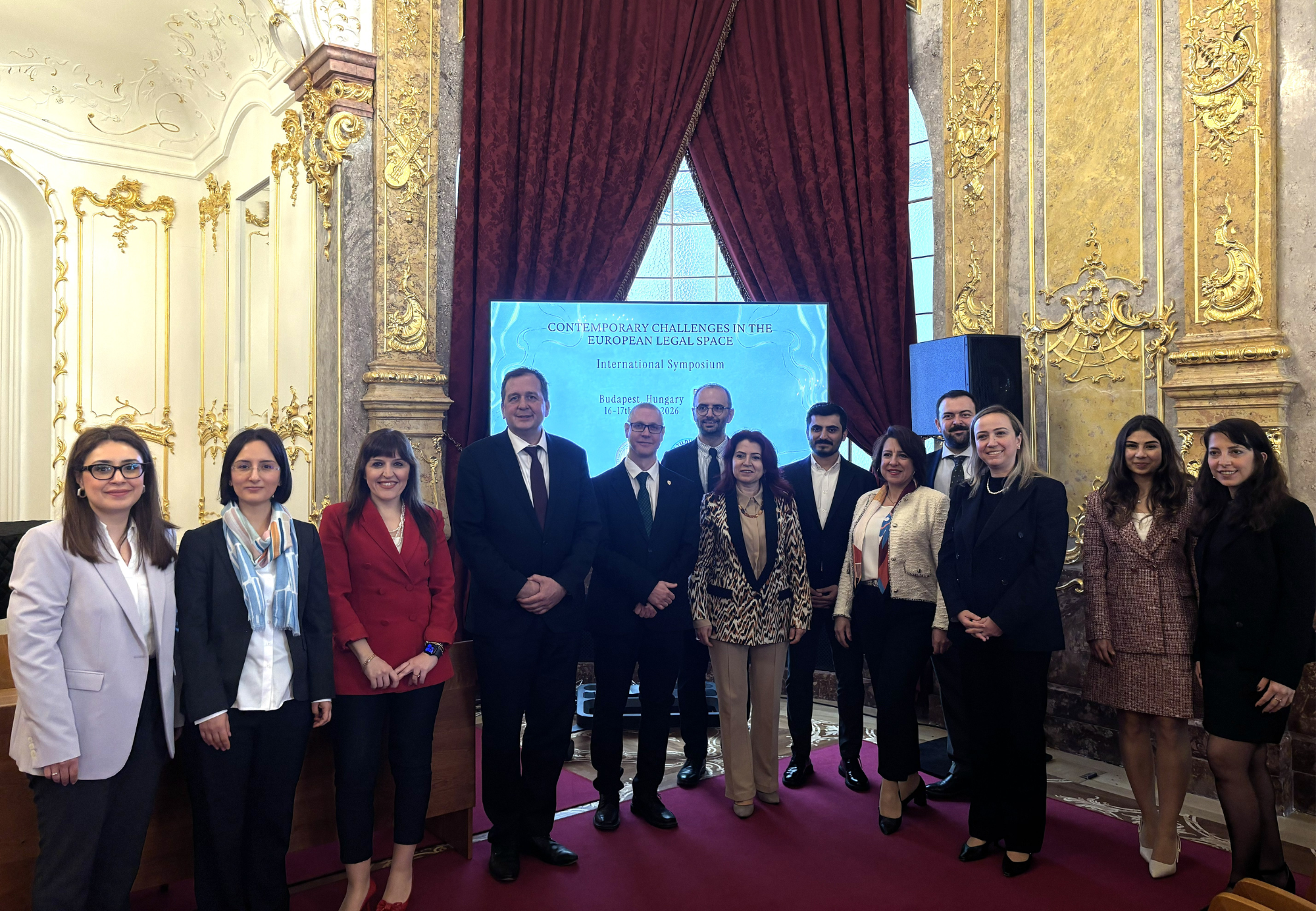 Csoportkép a török vendégséggel