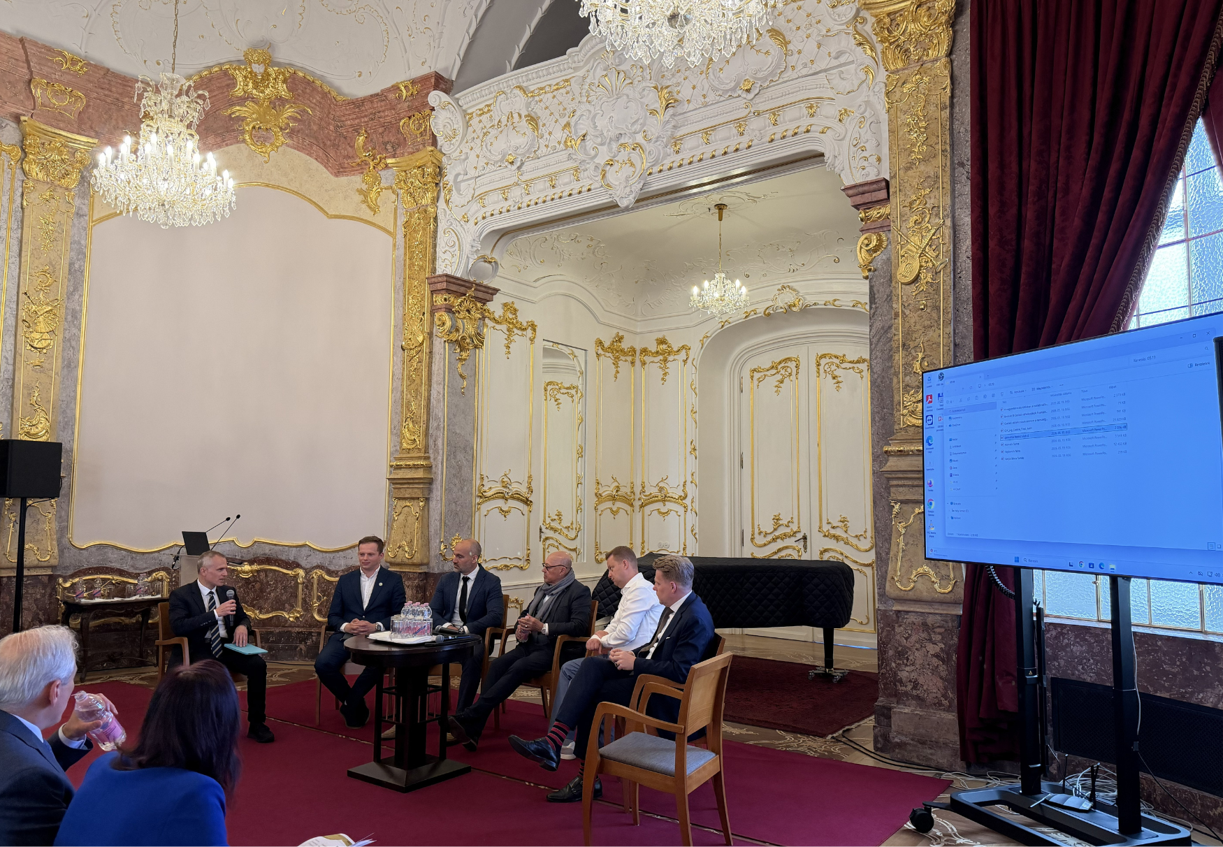 Az előadók panelbeszélgetése